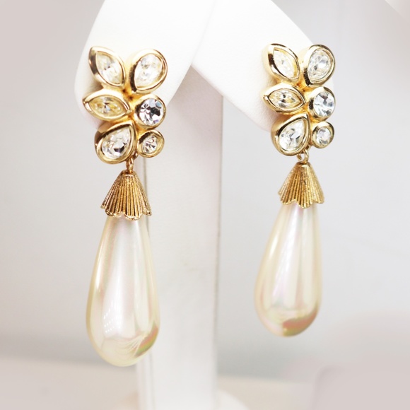 ⚜️ Vintage Christian Dior Crystal & Pearl Earrings - Picture 2 of 16